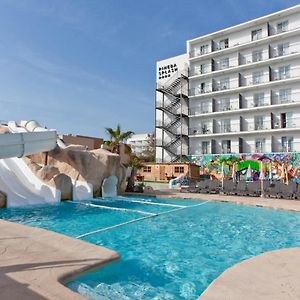 Fergus Club Pineda Splash